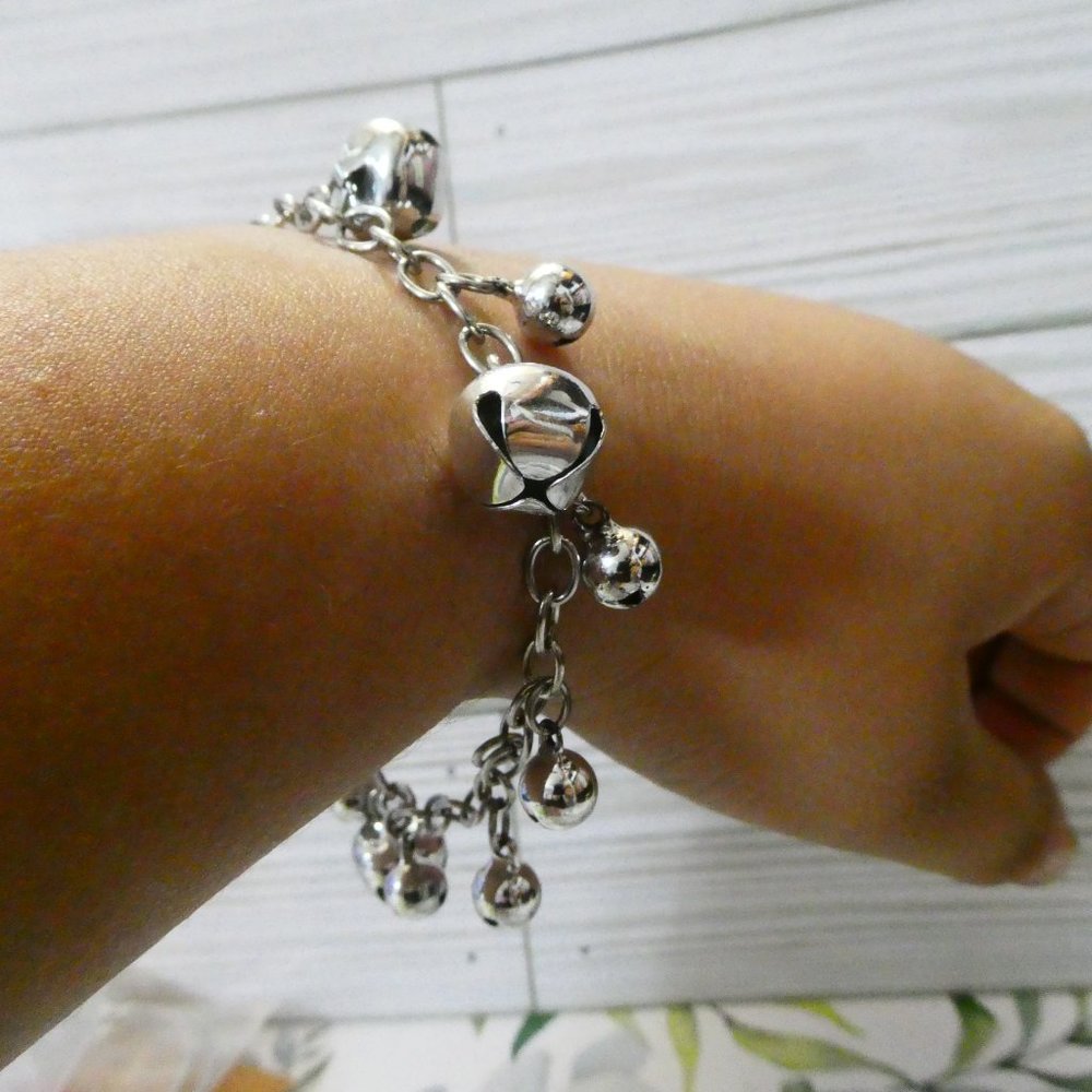 Jingle Bell bracelet. Is all silver. - Picture 3 of 5